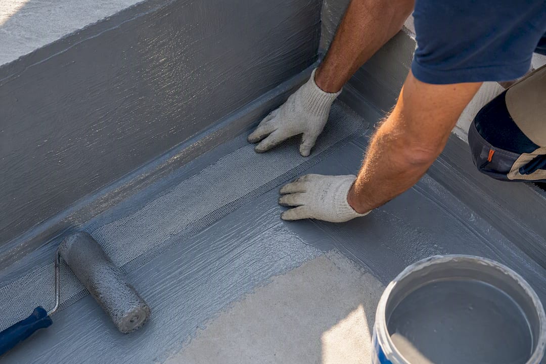 Installer embedding fabric in membrane corner