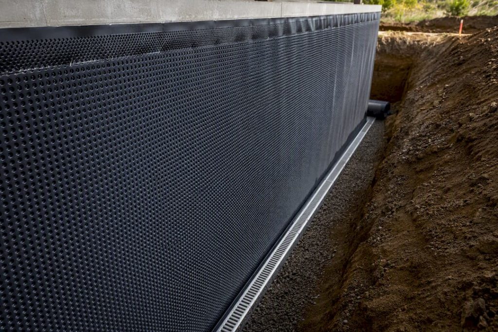 Dimpled drainage board on foundation wall