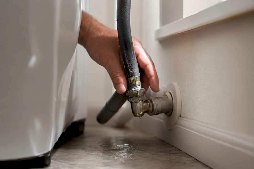 Checking damp appliance hose connection